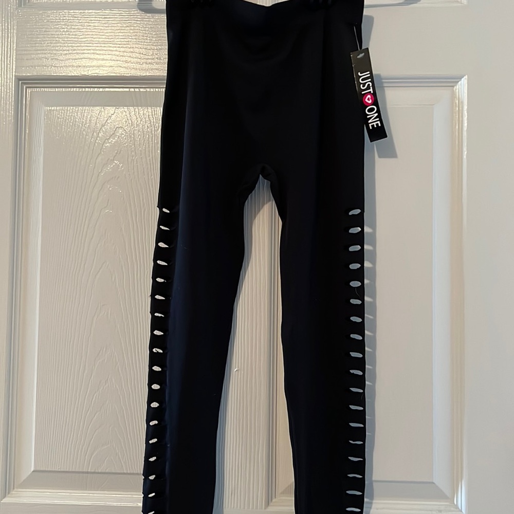 Just one cut out black leggings M